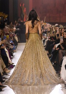 2 ELIESAABHCSS-26BackLook_4.jpg