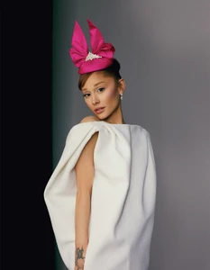 3-ARIANA-GRANDE-voguejapan.webp