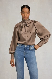 30AriellaBlouse_Truffle_225MSHT053623_250709_AW25EcomAJ_16478_1.webp