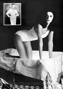 31745 Nadja La Ganza Glamour (Paris) 1983.jpg