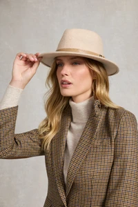 38WoolTrilby_Oatmeal_225MHAT052962_250710_AW25EcomAJ_17780_1.webp
