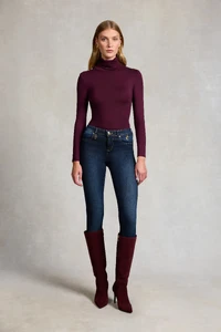 42EssentialRollNeck_Burgundy_223MTEE024661250930_Ecom_AW25_1788_2.webp