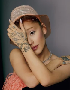 5-ARIANA-GRANDE-voguejapan.webp