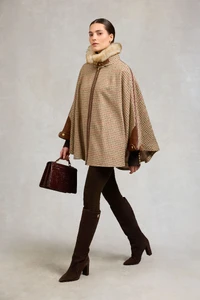 58ChilternCape_CharltonTweed_123MOTW501124_251001_AW25Ecom_AJ_27313_5.webp