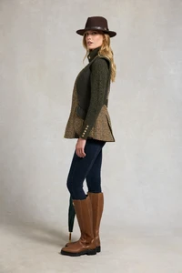67FieldVest_HailesGreenTweed__220COTW041203_250710_AW25EcomAJ_18332_3.webp