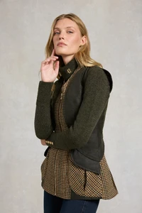 67FieldVest_HailesGreenTweed__220COTW041203_250710_AW25EcomAJ_18383_2.webp