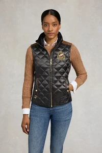 69DiamondQuiltClassicGilet_Khaki_221EOTW002832_250709_AW25EcomAJ_15579_3.webp