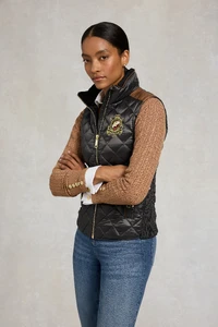 69DiamondQuiltClassicGilet_Khaki_221EOTW002832_250709_AW25EcomAJ_15584_3.webp