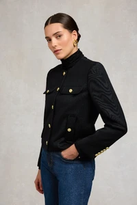 73ChelseaJacket_BlackTwill_224COTW080052_251001_AW25Ecom_AJ_27900_5.webp