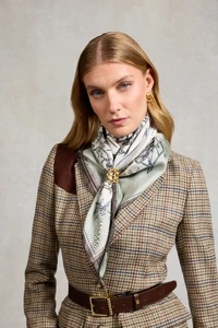 97AtlasSilkScarf_Thyme_225MHAC2911201250930_Ecom_AW25_0736_1_1.webp