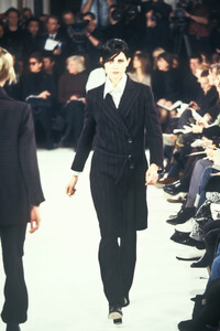 Ann Demeulemeester 1995 Women RTW 27.jpg