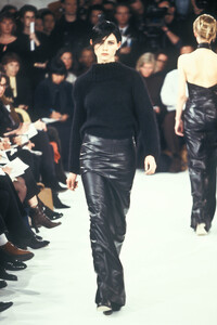 Ann Demeulemeester 1995 Women RTW 32.jpg