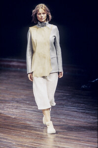 Atsuro Tayama 1999 Women RTW 23.jpg