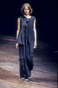 Atsuro Tayama 1999 Women RTW 25.jpg