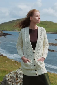 B262_DelphiAranBoyfriendCardigan_SupersoftMerino_Cream_11.webp