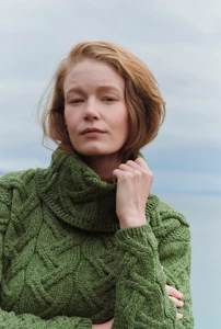 B692_KinsaleCableAranCardigan_Ladies_SupersoftMerino_Green_02.webp