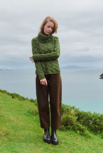 B692_KinsaleCableAranCardigan_Ladies_SupersoftMerino_Green_04.webp