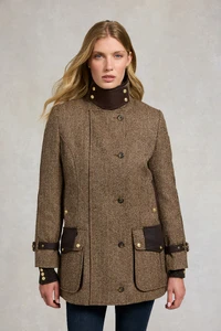 BalmoralFieldCoat_LargeScaleBrownHerringbone_TBC_250710_AW25EcomAJ_18557_5.webp