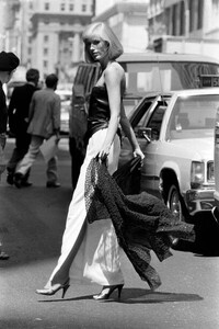 Bill Blass Resort 1983 Sportswear Collection Advance-Lisa Murrell- -PhGeorge Chi (7).jpg