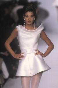 CarlaBruni_LanvinHCSS1991_05.jpg