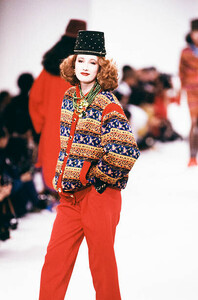 Cleo Glyde -Yves Saint Laurent Haute Couture FallWinter 1989-1990 (4).jpg