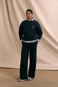 CollegiateWideLegJogger_InkNavy_225MJGR028772_250717_AW25EcomAJ_22621_5.webp