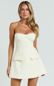 EVenz - Showpo - Alodia_Mini_Dress_-_Boucle_Strapless_Tulip_Skirt_Dress_in_Cream_4.jpg