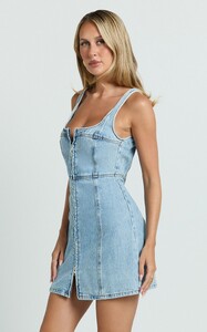 EVenz - Showpo - Chrysoula_Mini_Dress_-_Square_Neck_Zip_Front_Sleeveless_Bodycon_Denim_in_Light_Blue_Wash_7.jpg