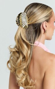 EVenz - Showpo - Fern_Shell_Hair_Clip_in_Gold_2.jpg