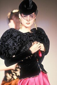 Emanuel Ungaro FW 1990 Haute Couture 072.jpg