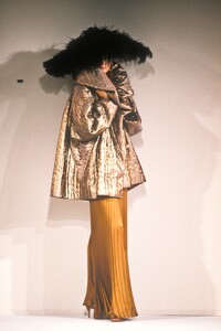 Emanuel Ungaro FW 1990 Haute Couture 077.jpg