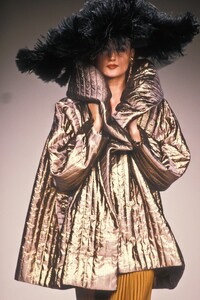 Emanuel Ungaro FW 1990 Haute Couture 079.jpg