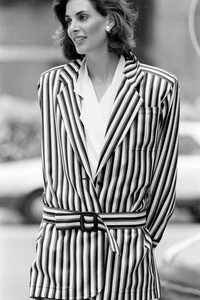 Ferragamo - 2 Sep 1986-Salvatore Ferragamo SpringSummer 1987 RTWAdvance (1).jpg