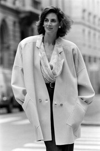 Ferragamo - 2 Sep 1986-Salvatore Ferragamo SpringSummer 1987 RTWAdvance (19).jpg