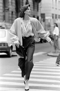 Ferragamo - 2 Sep 1986-Salvatore Ferragamo SpringSummer 1987 RTWAdvance (2).jpg