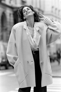 Ferragamo - 2 Sep 1986-Salvatore Ferragamo SpringSummer 1987 RTWAdvance (29).jpg