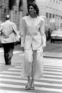 Ferragamo - 2 Sep 1986-Salvatore Ferragamo SpringSummer 1987 RTWAdvance (31).jpg