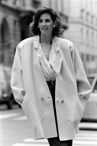 Ferragamo - 2 Sep 1986-Salvatore Ferragamo SpringSummer 1987 RTWAdvance (5).jpg