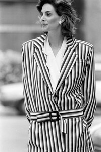 Ferragamo - 2 Sep 1986-Salvatore Ferragamo SpringSummer 1987 RTWAdvance (6).jpg