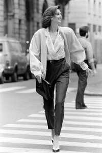 Ferragamo - 2 Sep 1986-Salvatore Ferragamo SpringSummer 1987 RTWAdvance (9).jpg