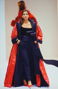 Gianfranco Ferre 1992 Women RTW 81.jpg