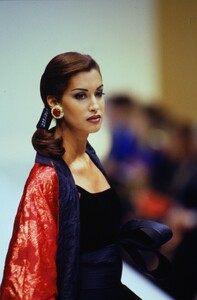 Gianfranco Ferre 1992 Women RTW 85.jpg