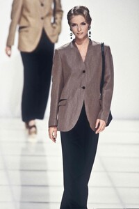 Giorgio Armani SS 1993 074.jpg