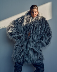 Harper's Bazaar Greece December 2025_13.jpg