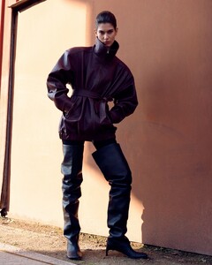 Harper's Bazaar Greece December 2025_3.jpg