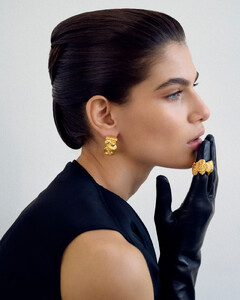 Harper's Bazaar Greece December 2025_4.jpg