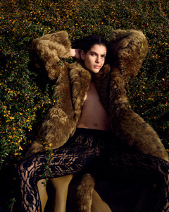 Harper's Bazaar Greece December 2025_9.jpg