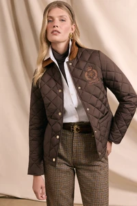 HastingsQuiltedJacket_Chocolate_225MOTW267679_250717_AW25EcomAJ_22079_4.webp