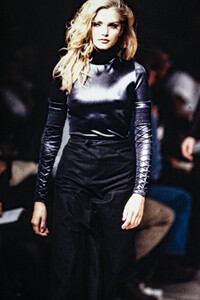 Helmut Lang 1992 Women RTW 8.jpg