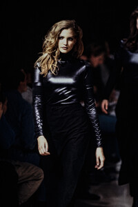 Helmut Lang 1992 Women RTW 9.jpg